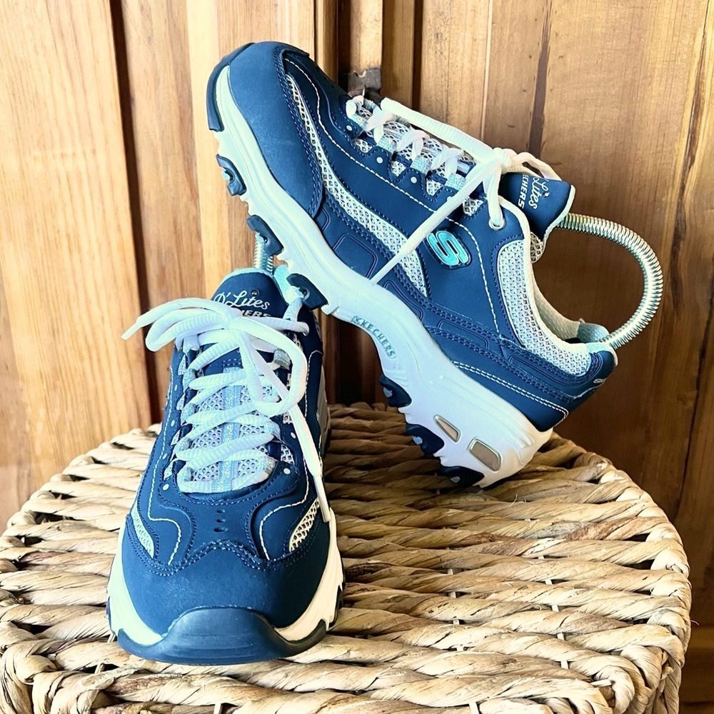 Skechers D’Lites NWOT Life Saver Navy Sneakers Wide Fit Size 6.5